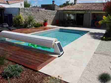 Amenagement abord de Piscine avec terrasse au bois plage en ré